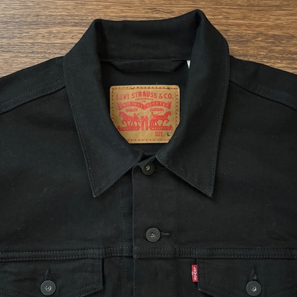 Levi's Men's Classic Black TruckerJacket - Picture 2 of 3